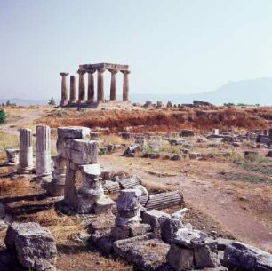 Alt-Korinth. Apollontempel über der Agora