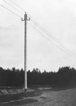 Holzmast mit Lyraträger einer 15000 Volt-Leitung (Siemens-Schuckert) : Technikgeschichte | Elektrotechnik | Umwandlung und Fortleitung elektrischer Energien | Starkstromfreileitungen und -kabel; Isolatoren, Isoliermaschinen, Installation