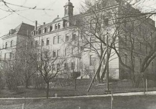 Dresden-Trachenberge. Hauptgebäude, Pflegeabteilung und Verwaltung, Ansicht von Süden