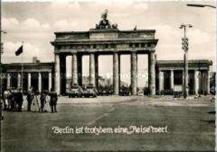 Kampfgruppen sperren das Brandenburger Tor