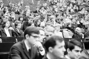 Freiburg: Universität Freiburg, Immatrikulationsfeier, Studenten im Auditorium Maximum