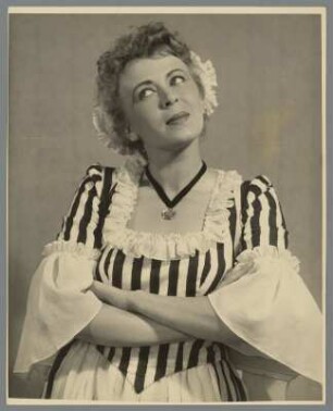 Helga Göring in "Minna von Barnhelm" : Helga Göring als Franziska im Schauspiel "Minna von Barnhelm" von Gotthold Ephraim Lessing in der Inszenierung von Carl Balhaus (Ballhaus). Staatsschauspiel Dresden, Neueinstudierung 24. Juni 1951