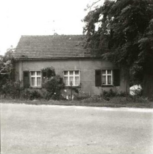 Bloischdorf (Landkreis Spree-Neiße), Dorfstraße 8. Wohnhaus (1764, Umbau)