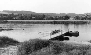 Klipphausen-Constappel. Blick über die Elbe von Kötitz aus auf Constappel mit den Wäldern im Saubachgebiet