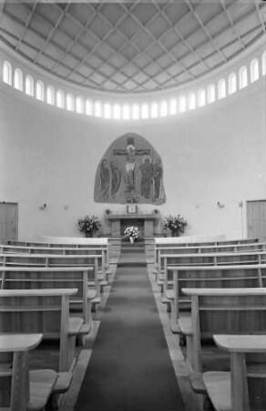 Waldkirch: Innenraum der Klinikkirche des Kreiskrankenhaus Waldkirch; in drei Teilen