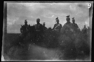 bei Göllheim (Rheinland-Pfalz): 6 Offiziere, darunter General von Hirschberg (5. Kavallerie-Brigade) zu Pferd