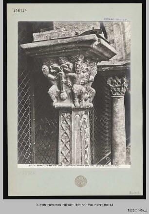 Kapitell mit sitzenden Figuren - S3B26
