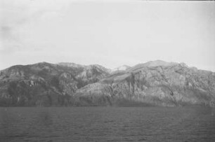 Südküste zwischen Kap Lithinos und A. Krio : Blick vom Schiff auf die Südküste von Kreta bei Kap Lithinos