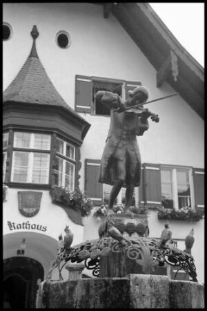 St. Gilgen: Mozartbrunnen [am Rathaus]