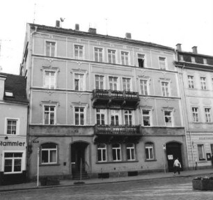 Bad Schandau, Marktplatz 10. Wohnhaus (1851/1875). Straßenansicht von Süden