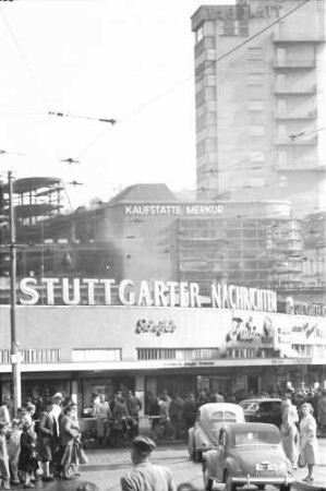 Stuttgart: Platz vor dem Wilhelmsbau mit Tagblatt-Turm