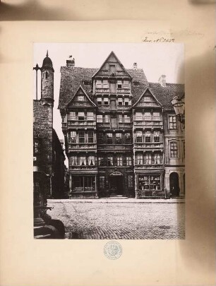 Storrehaus (Wedekindsche Haus), Hildesheim: Straßenansicht des mit Bildtafeln verzierten Fachwerkhauses am Marktplatz