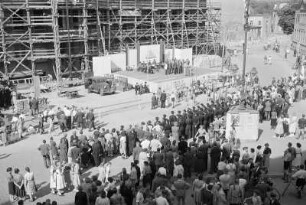Richtfest für das Haus der Sorben am Postplatz in Bautzen am 26.5.1954 : Zběhanka Serbskeho domu w Budyšinje dnja 26.5.1954 : Bautzen / Budyšin