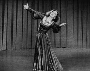 Mary Wigman tanzt "Abschied und Dank" (Szene aus dem "Filmarchiv der Persönlichkeiten: Mary Wigman")