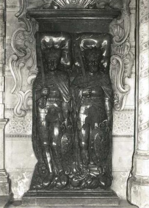 Olomouc (Olmütz). Wenzelsdom. Grabstein (1603; Stein, poliert) für Wenzeslaus und seinen Sohn Pretislaw