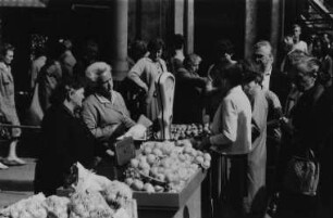 Obst- und Gemüsestand (Wenzelsplatz?)