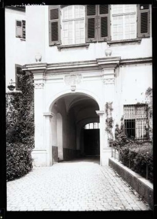 Schloß Kleinlaupheim; Portal