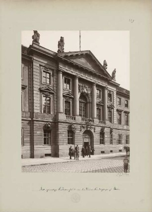 Ehemaliges Kadettenhaus an der Neuen Friedrichstraße, Berlin: Mittelrisalit