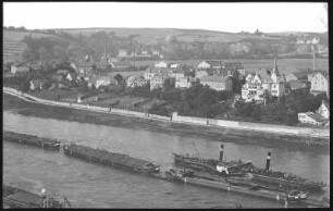 Meißen. Meißen Rechts - Elbe mit Schleppzug Adler
