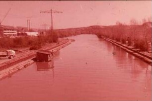 Oberesslingen, Schiff- Kanal oberhalb der Industriebrücke, flussaufwärts