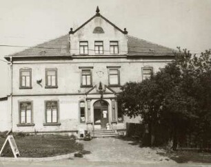 Maxen, Ehemalige Schule : Maxen (Kreis Pirna), Ehemalige Schule, Wohnhaus mit Laden, Maxener Straße 6D, Ende 19. Jahrhundert, Straßenfront
