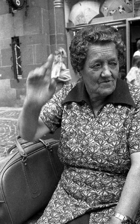 Karlsruher Trachtenfest 1981. BNN-Umfrage unter Passantinnen und Passanten