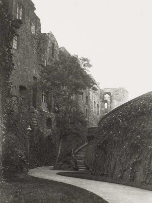 Halle (Saale), Moritzburg, Graben und Treppenaufgang