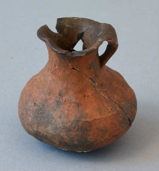 Clay jug (miniature)