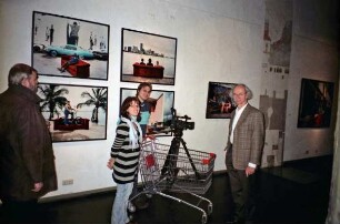 Kulturzentrum Marstall: Eröffnung der Ausstellung "Die Rote Couch" von Horst Wackerbarth am 18. Januar 2009: Filmemacherin Lilija Häfele im Gespräch mit Enno Kaufhold