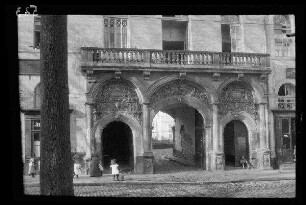 Cambrai (Dep. Nord, Frankreich): 3 Torbögen zum [Palais Fenelon]