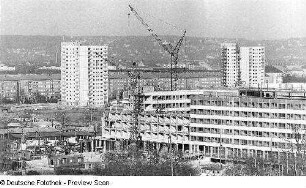 Stadtansicht mit Appartmenthaus (1965-1967)