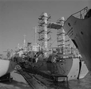 Stralsund. Hafen, VEB Volkswerft Stralsund, Tropie-Schiffe? im Bau