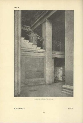Altes Museum. Treppe in der Säulenhalle. Berlin