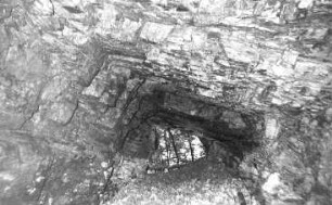 Nossen-Kottewitz. Höhle beim Buschhaus