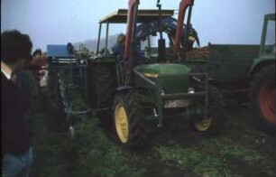 Fotografie: Gartenbautechnik-Freiland, Erntetechnik, Möhren, Radies, Sellerie, Zwiebel