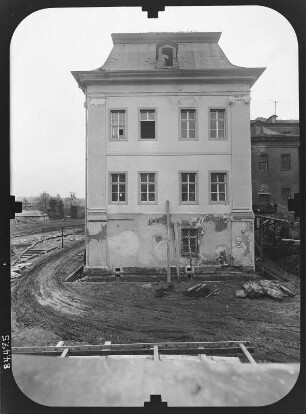 Oppurg, Schloßstraße 2. Schloß (1705-1708, Umgestaltung 1746-1747, Restaurierung seit 1984). Ostflügel von Norden