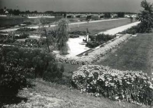 Leipzig, Richard-Wagner-Hain : Leipzig. Richard-Wagner-Hain. Blick nach Nordwesten über die Kormoran-Plastik zur Zeppelinbrücke
