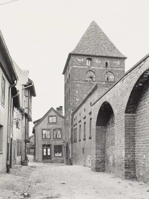Malbork (Marienburg), Stadtmauer mit Töpfertor, Stadtseite