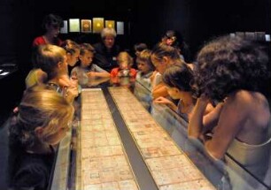 Führung "Die Maya-Handschrift für Kinder erklärt" im Buchmuseum