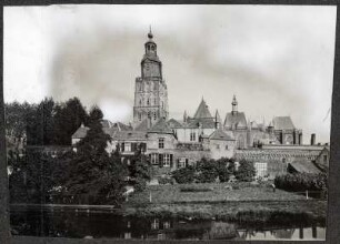 Zutphen, Niederlande. Stadt mit Walburgiskerk (Walburgiskirche)