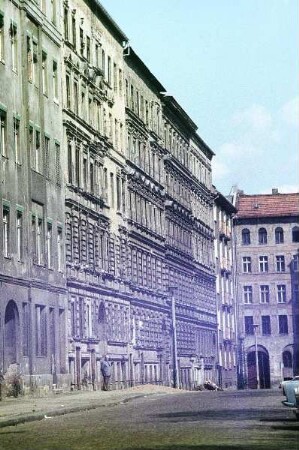 Berlin-Prenzlauer Berg. Diedenhofer Straße. Straßenansicht mit gründerzeitlicher Bebauung