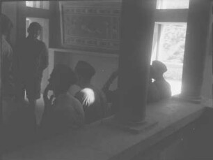 Männer im Haus : Männer, vermutlich Soldaten, in einem Haus