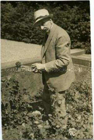 Max Liebermann in seinem Garten