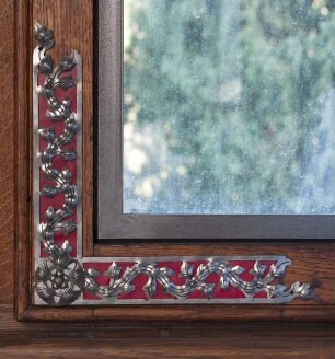 Fensterbeschlag mit Blattranken