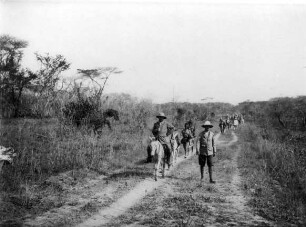 Marsch zum Gombe-Fluß vor Tabora