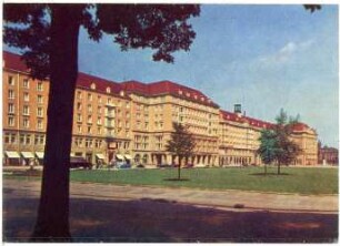 Dresden. Altmarkt mit Cafe Prag