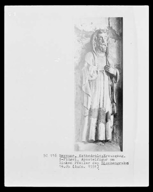 Gotisches Grabmal: Apostelfigur des linken Pfeilers