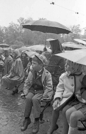 Kasperle-Theater-Aufführung im Stadtgarten im Rahmen der Bundesgartenschau.