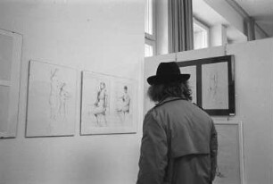 Ausstellung "Bildnerische Arbeiten/Malen" aus den Kursen des letzten Semesters an der Volkshochschule Karlsruhe