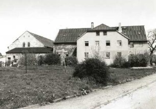 Cossebaude-Gohlis, Dorfstraße 1. Dreiseithof (1834/1882)